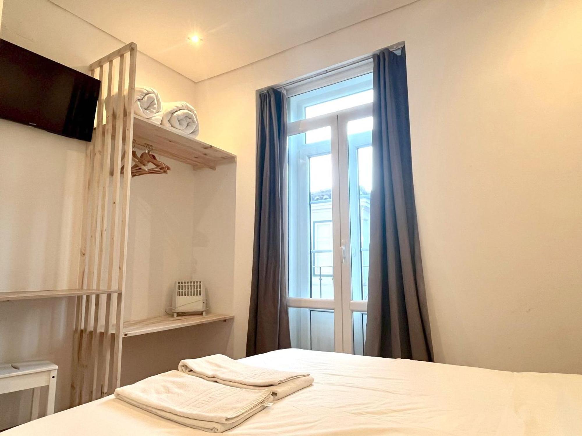 Bairro Alto Hostel Lisbona Esterno foto