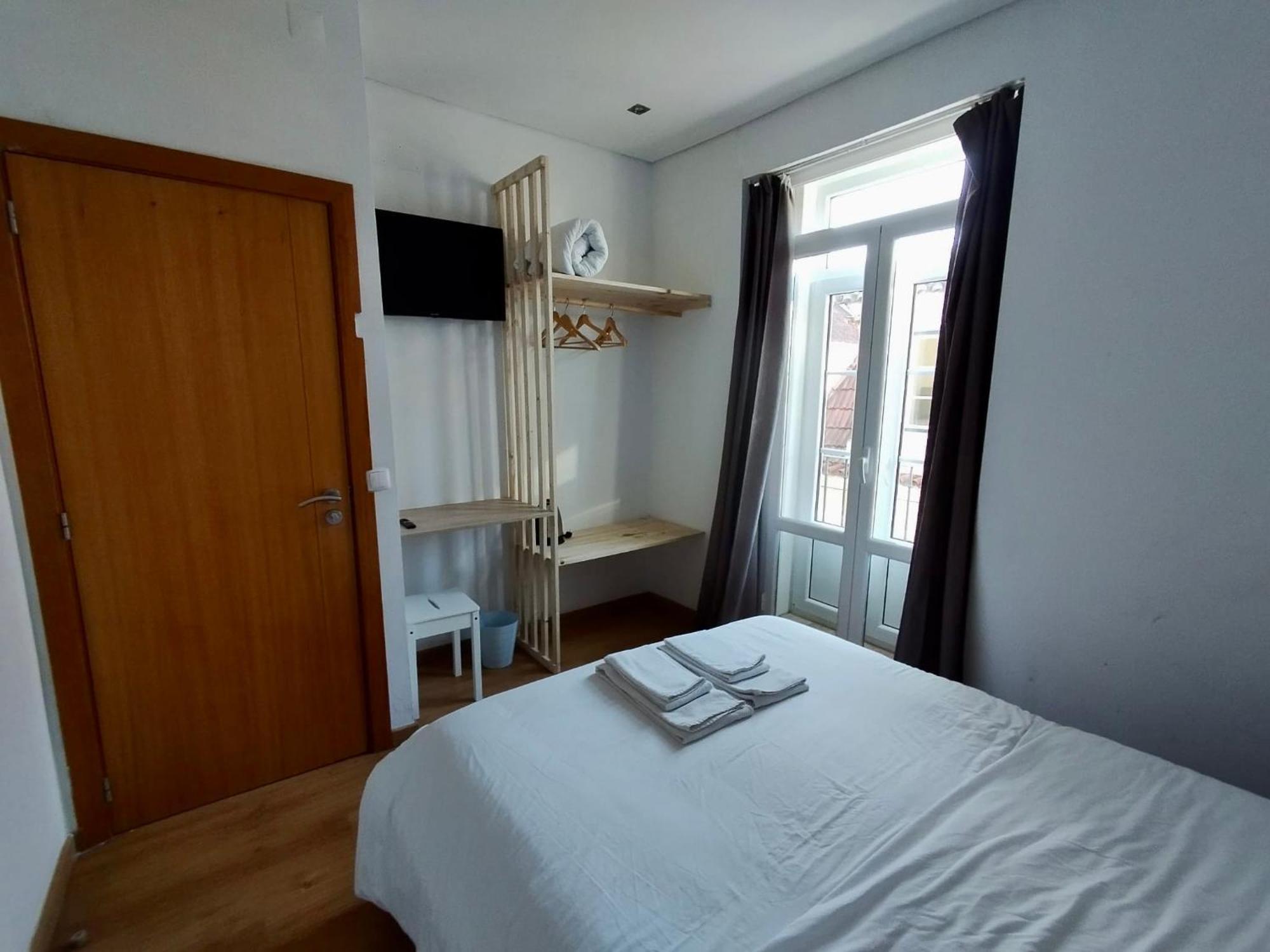 Bairro Alto Hostel Lisbona Esterno foto