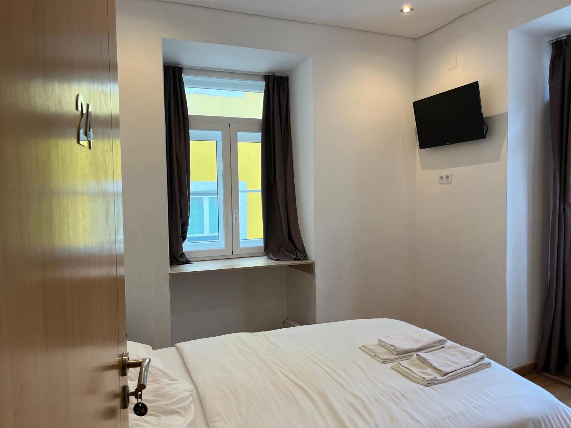 Bairro Alto Hostel Lisbona Esterno foto