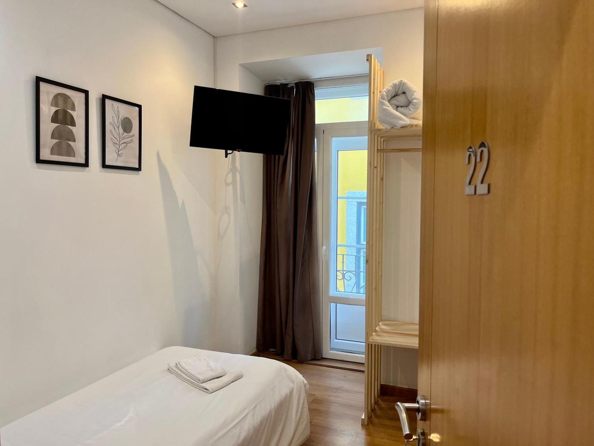 Bairro Alto Hostel Lisbona Esterno foto